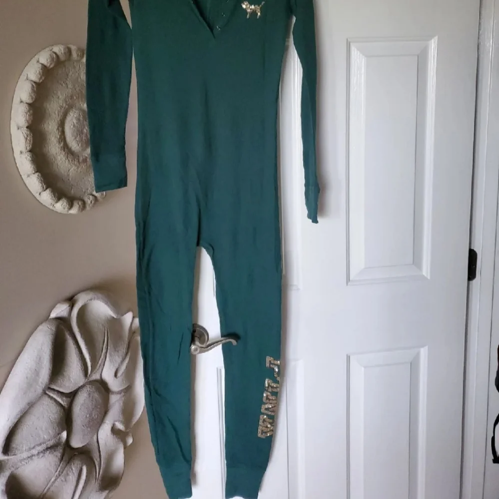 🎄 VICTORIA'S SECRET Happy Holla Days Onesie 🎄 - Picture 5 of 12